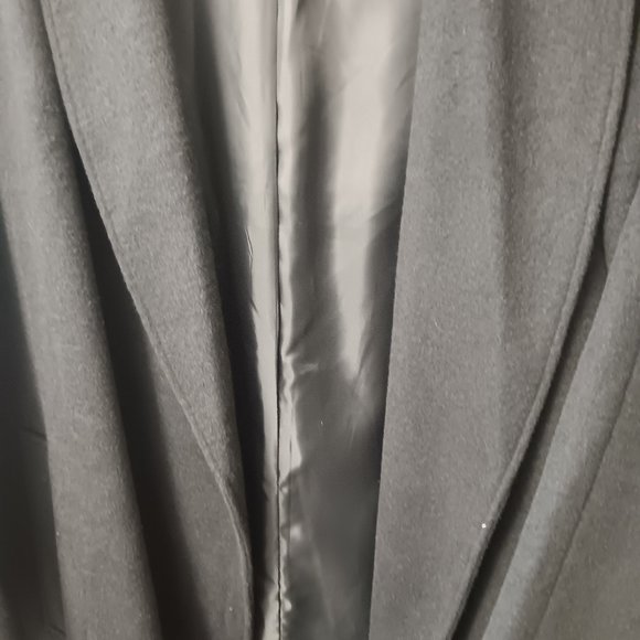 Coat - Picture 1 of 4